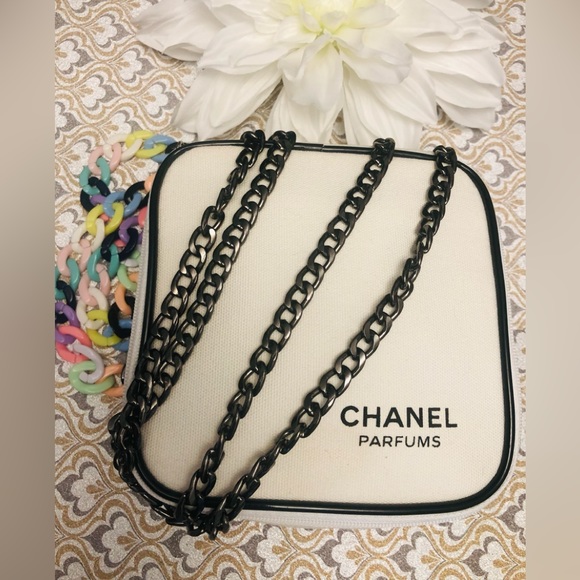 Auth. CHANEL Restyled Square White & Black Crossbody/Handbag from Cosmetic Case - Picture 4 of 16